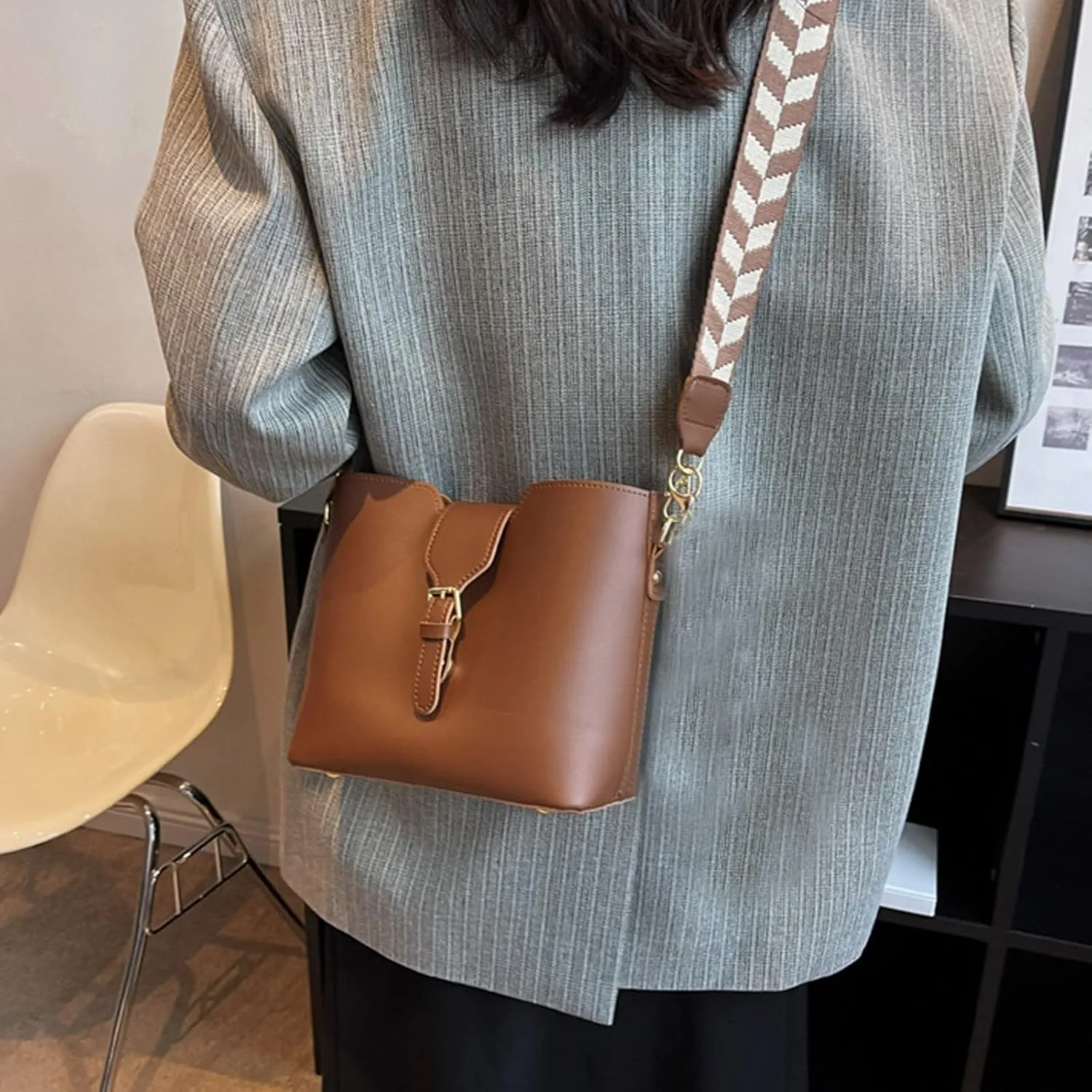 Crossbody Travel Bags for Women Women's Crescent Shoulder Bags with Adjustable Strap Cute Purse for Women Trendy(Brown)