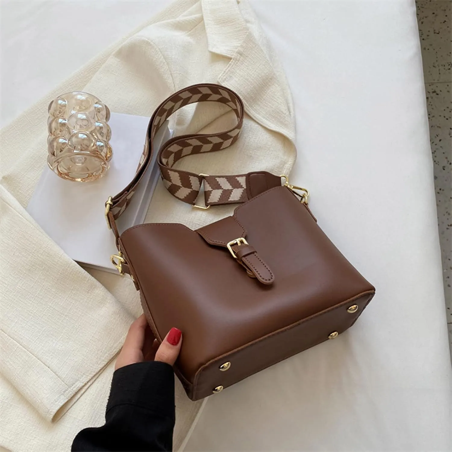 Crossbody Travel Bags for Women Women's Crescent Shoulder Bags with Adjustable Strap Cute Purse for Women Trendy(Brown)